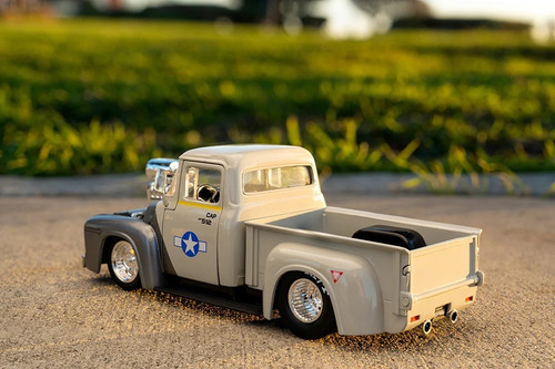 1/24 1956 Ford F-100 & Guile Street Fighter Jada Color Plata