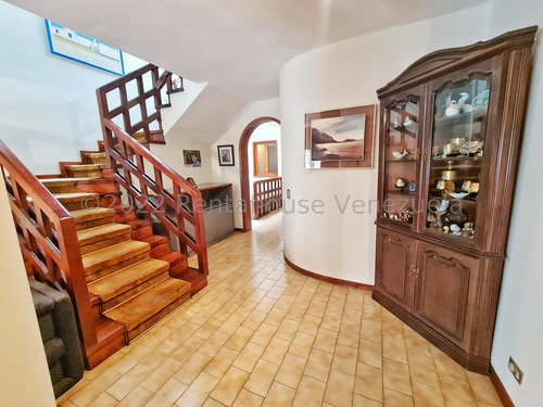 Casa En Venta Con Bello Jardin/ 3 Niveles, 6hab, 5puestos / Hr 25-13196