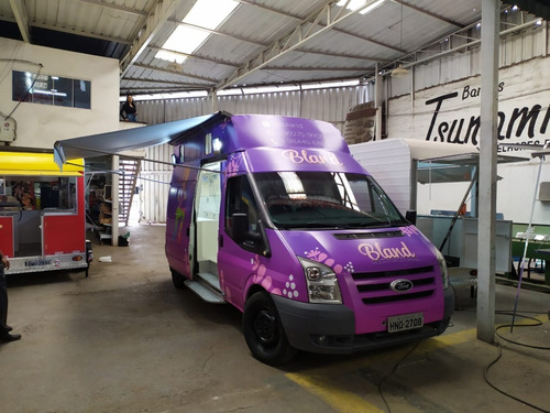 Loja De Roupa Em Van Em Carro (sob Encomenda)