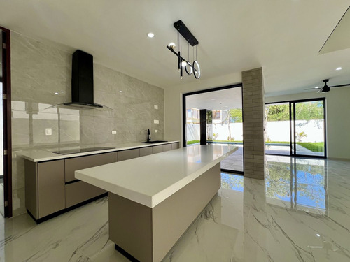 Casa En Venta En Privada Tamara