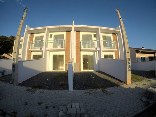 Sobrado No Bairro Fortaleza Alta, Casa 04, Com 02 Dormitórios, Banheiro Social, Cozinha, Sala De Estar E Jantar, Lavabo, Área De Serviço, Sacada, 01 Vaga De Garagem, Churrasqueira, Laje, Com Área Con