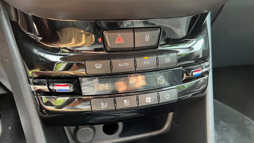 Imagen 13 de 15 de Peugeot 208 Feline 1.6 2018