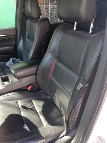 Jeep Grand Cherokee 3.6 Laredo V6 4x2 Mt