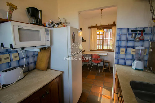 Casa En Alquiler Temporal En Piriapolis, Frente Al Mar. Con 3 Dormitorios, Dos Baños. Parrillero Cubierto. Ideal Para Disfrutar En Familia.