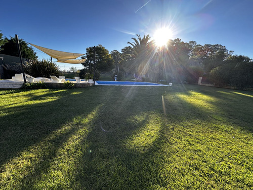 Casa En Venta Con Pileta De 3 Cuartos En Chascomus