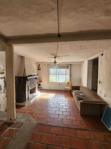 Casa En Venta - 3 Dormitorios 4 Baños - 280mts2 - Villa Lugano