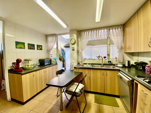 Casa En Venta De 4 Dorm. En La Reina