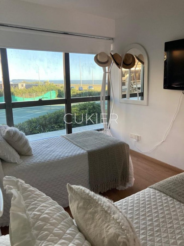 Imagen 16 de 25 de Alquiler Temporada Apartamento 3 Dormitorios En Primera Linea Frente Al Mar Playa Mansa Punta Del Este