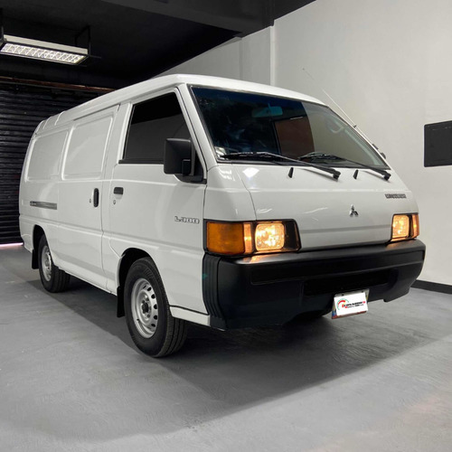 Imagen 2 de 13 de Mitsubishi Panel L300