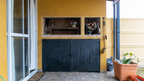 Imagen 20 de 20 de Hermosa Casa Con Pileta A La Venta En Lobos