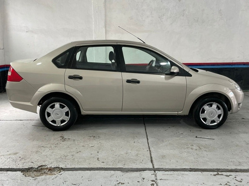 Imagen 8 de 19 de Ford Fiesta 1.6 Max Ambiente 2005