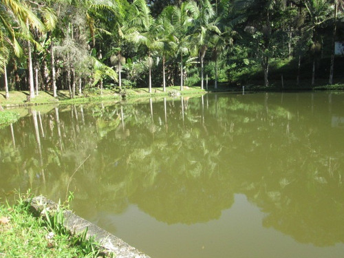 Lindo Sitio Com Belo Lago E Piscina...