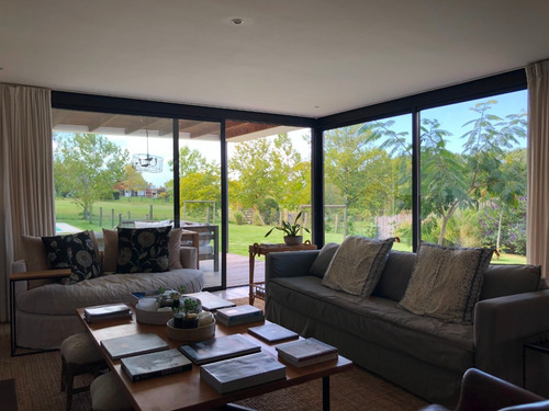 Casa Moderna En Lomas De La Tahona