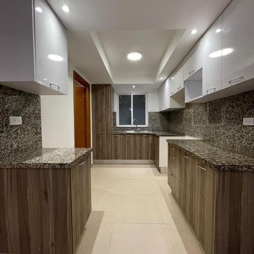 Evaristo Morales | Alquilo Apartamento Vacío De 2 Habitaciones | 1 Parqueo Techado | Area Social
