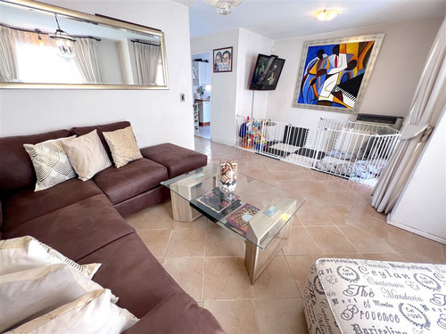 Venta Casa Granada 3 Pisos, 4 Dormitorios, Valle Lo Campino
