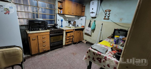 Imagen 1 de 12 de Casa - Mataderos