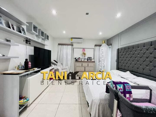 Vendo Casa Excelente Ubicación, Frente A Plaza Shangrila