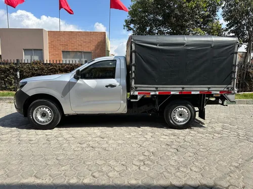 Nissan Np300 Frontier 2.5 Mt 4x2 Estaca