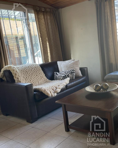 Casa En Berazategui En Venta Mas Casa Al Fondo. Toma Depto En Parte De Pago. Sobre Avenida Mitre.