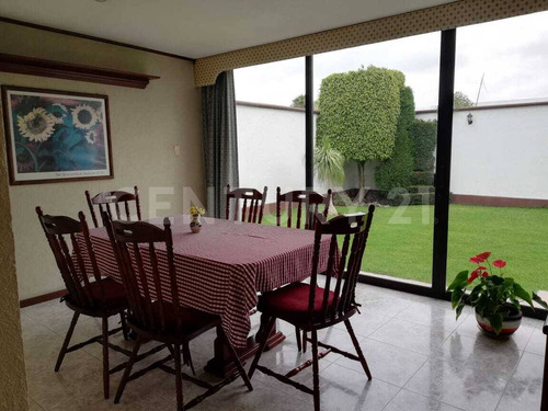 Casa En Venta, 3 Recámaras, 170m2 De Jardin, Zavaleta, Puebla