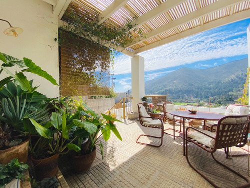 Encantadora Casa En El Corazón De Zapallar
