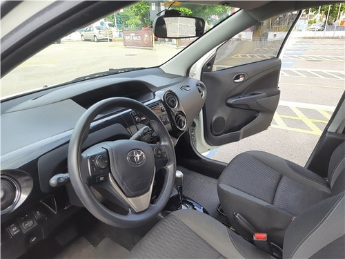 Toyota Etios 1.5 X Plus 16v Flex 4p Automático