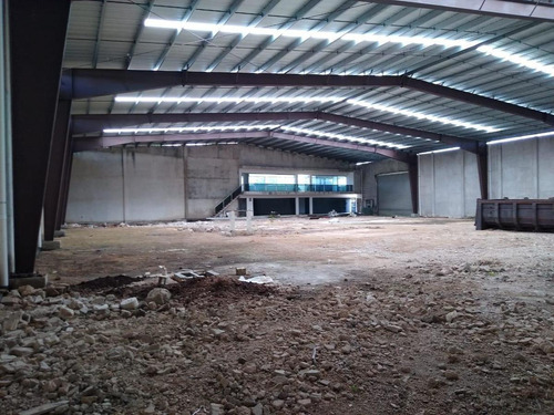 Imagen 6 de 20 de Bodega Con Oficinas