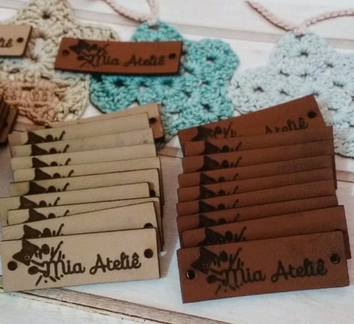 Imagen 4 de 6 de 100 Etiquetas Parches Eco Cuero Grabadas 6x2 Diseño Gratis