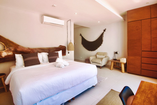 2 Casas Por El Precio De Una! Villa De 7 Recamaras Con 2 Albercas Lock-off Amueblada