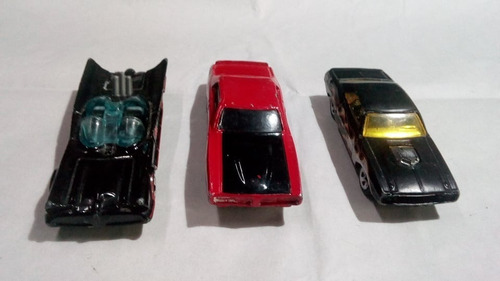 3 Autitos  Hotwells Batman- Dodge Charger- 70challenger 2006