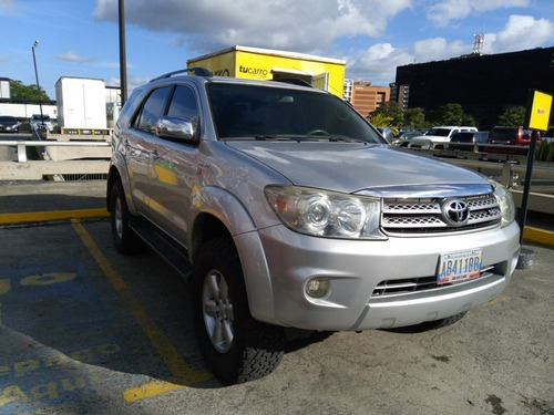 Imagen 2 de 14 de Toyota Fortuner