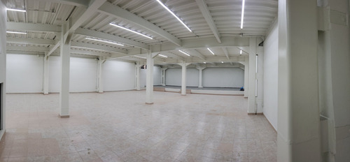 Imagen 8 de 14 de Bodega 330 M2, Piso 1 Con 2 Of Lujo, Vigilancia, Montacargas