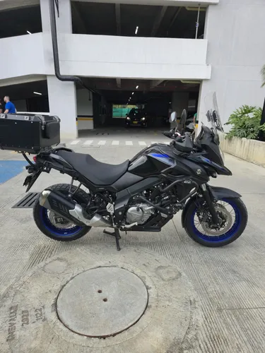 Suzuki Vstrom 650 Xt 2023 Negra Como Nueva Unico Dueño