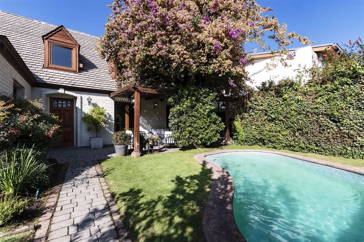 Imagen 1 de 25 de Casa En Venta De 5 Dorm. En Las Condes