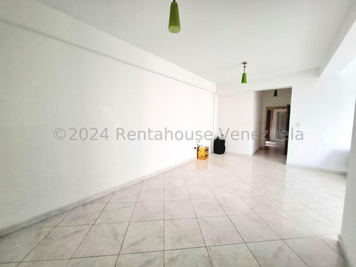 Excelente Apartamento En La Urb De San Jacinto Residencia Greco En Piso Bajo 24-28825 Irrr