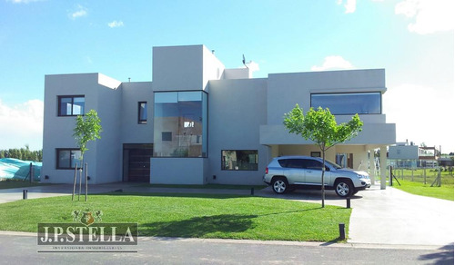 Casa 5 Amb. C/cochera - Quincho Y Pileta - Lote 1188 M² - 420 M² Cub. - Terravista