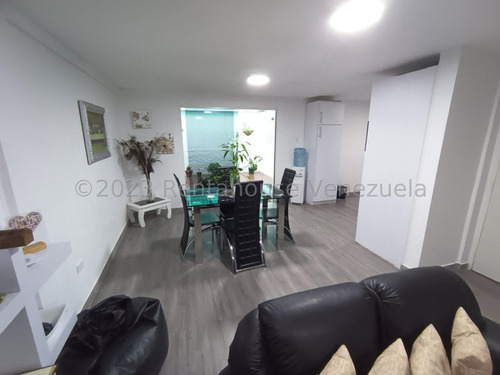 Imagen 13 de 30 de Hermoso Townhouse Ubicado En Conjunto Cerrado Con Pozo, Vigilancia Privada Y Doble Porton De Acceso, Es Moderno Y Tendencia Minimalista, Cuenta Con Su Cocina Empotrada Equipada, Pisos Laminados