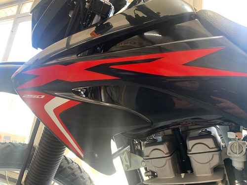 Imagen 3 de 21 de Honda Xr 250 Tornado 2023 Escapale A La Rutina En Genamax!