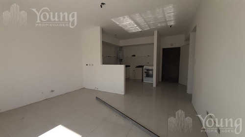 Imagen 12 de 19 de Local Sobre Paysandu, Doble Altura, Venta En Pozo, En Wilde Centro!!!!
