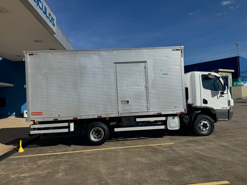 Mb Accelo 1016 Ce 4x2 , Ano 2020/20 Baú De Alumínio 5,50 Mts