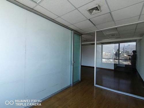 Oficina Arriendo Av La Dehesa/ Portal La Dehesa