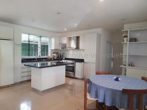 Imagen 2 de 14 de Casa En Venta En Urbanizacion Falcon Crest, San Juan De Los Morros 23-11242 / 0424-3392775
