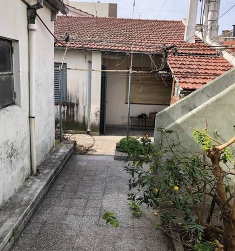 Casa Con Galpon Y Cochera ,excelente Zona !!!