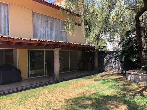 Una Casa Comoda, Iluminada Y Funcional Es Ideal Para Disfrutar De La Vida Diaria