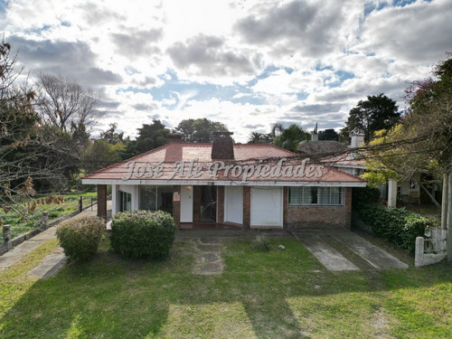 En Venta Casa A Metros De La Rambla Costanera, Colonia