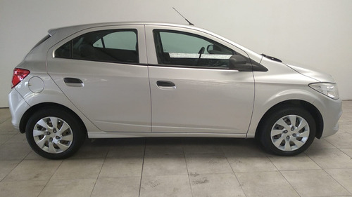 Imagen 6 de 8 de Chevrolet Onix 1.4 N Lt Con Gnc 2015