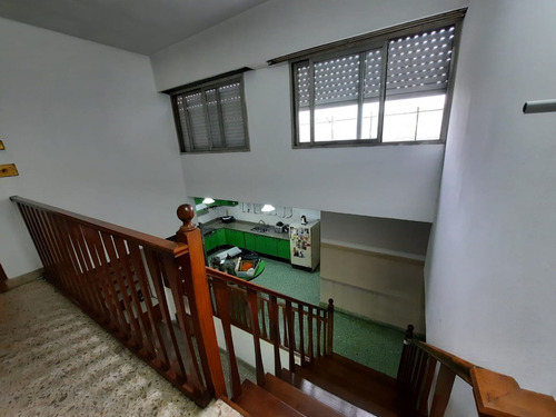 Ph Tipo Casa De 422 M². 4 Ambientes. Sobre Avenid.