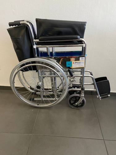 Imagen 2 de 6 de Silla De Ruedas De Acero Plegable 1 Año De Garantía