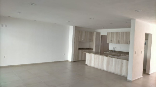 En Venta Casa En Grand Juriquilla, Preciosa, Family Room, 3 