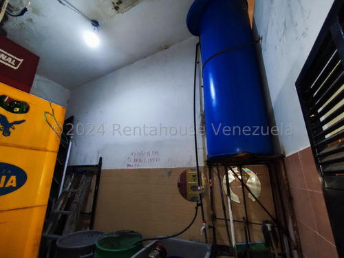 Raiza Suárez Vende Fondo De Comercio Ubicado En Cabudare 2 4 1 9 5 3 5 Funciona Como Tasca Restaurante, Licorería Y Bodegón. En Una Zona De Alto Tráfico Vehicular Y Afluencia De Personas